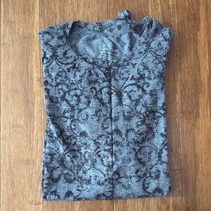 Cuddl Duds Gray Patterned Top